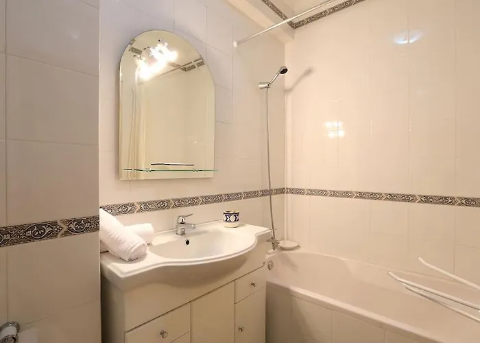 Apartament Aleluia's *